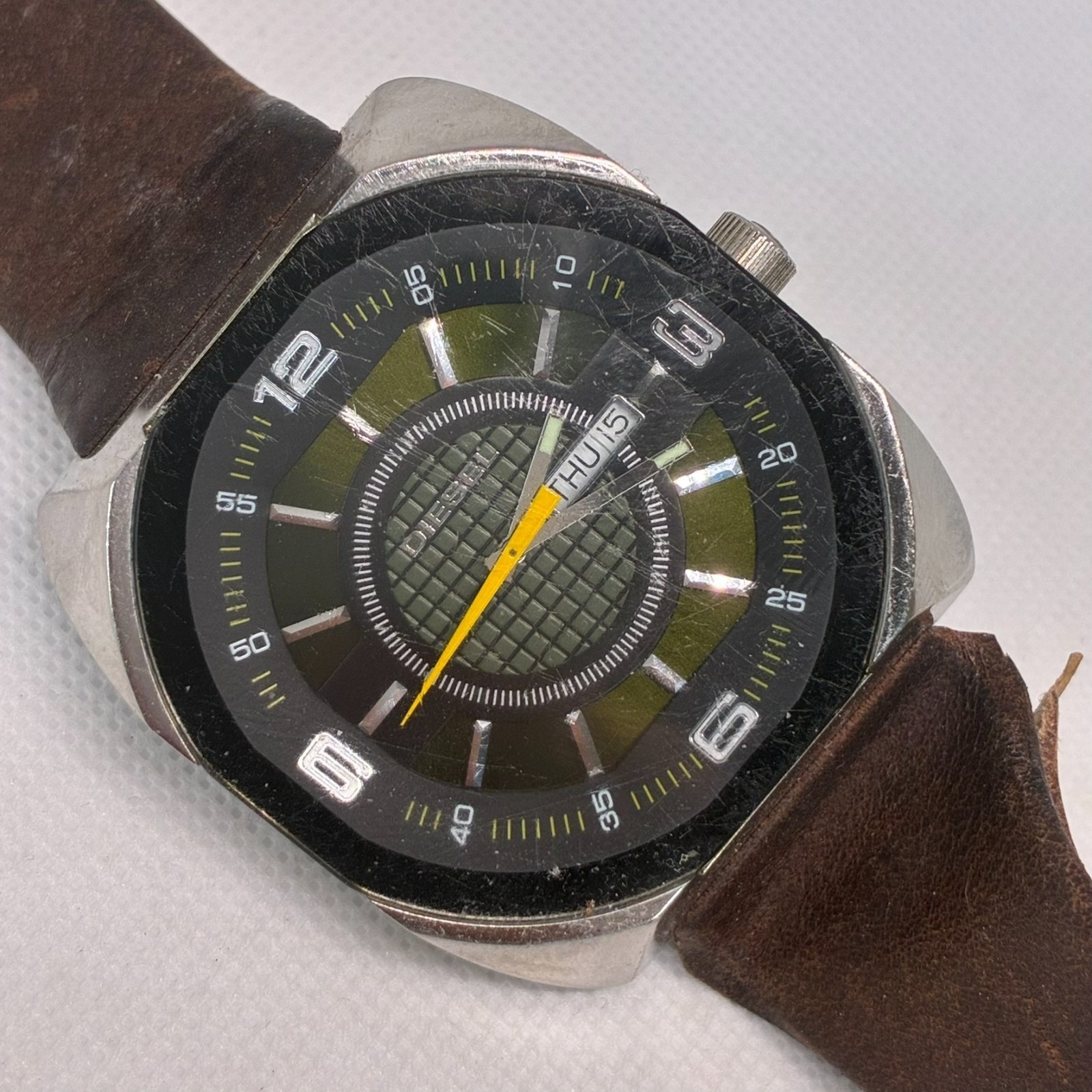 Diesel Dz1216 Quartz Day Date Olive Green Dial Mens WatchFor Parts